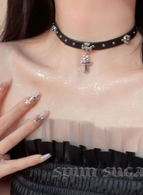 暗黑十字架皮绳项链女ins冷淡风甜酷辣妹锁骨链choker项圈女颈带