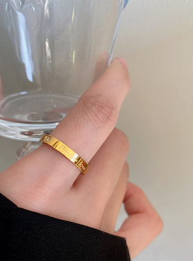 金色钛钢简约字母情侣戒指