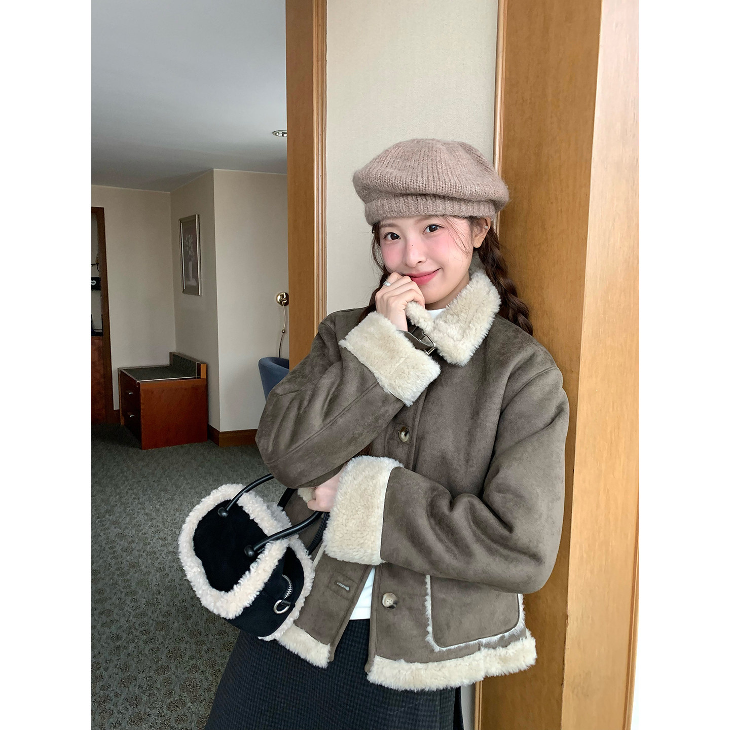 WHYSTUDIO 复古甜酷立领麂皮绒羊羔毛女冬季保暖御寒翻拼接短外套,淘宝优惠券,粉丝福利购,淘宝优惠卷