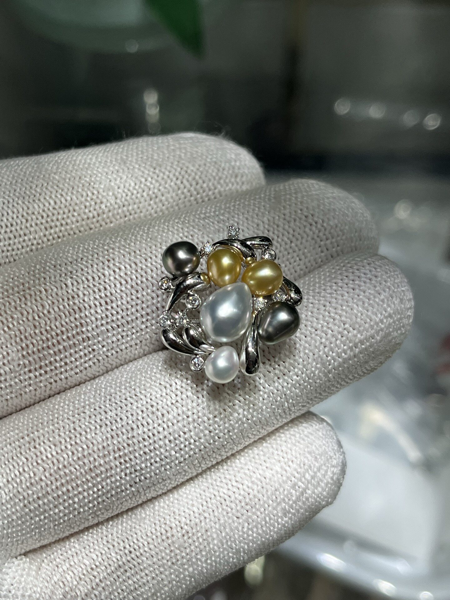 Wild seedless keshi multi-bead ring, about 4 7mm points, 18k natural diamonds