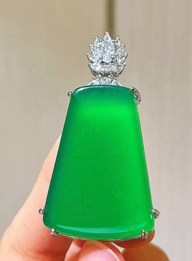 玉髓玛瑙冰透起光高品质帝王绿绿玉髓玛瑙无事牌大吊坠送链子