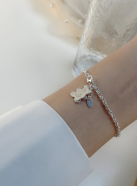 秋季超势新品可爱花纹小熊手链S925纯银ins轻奢百搭冷淡风手饰品