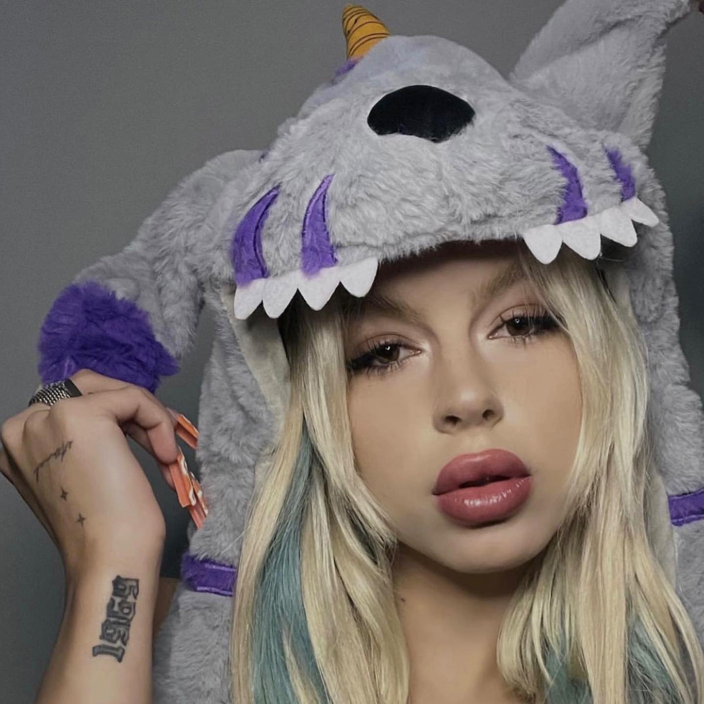 AONE4SURE 加布兽Post Malone小鬼同款数码宝贝动漫毛绒帽子原创,淘宝优惠券,粉丝福利购,淘宝优惠卷