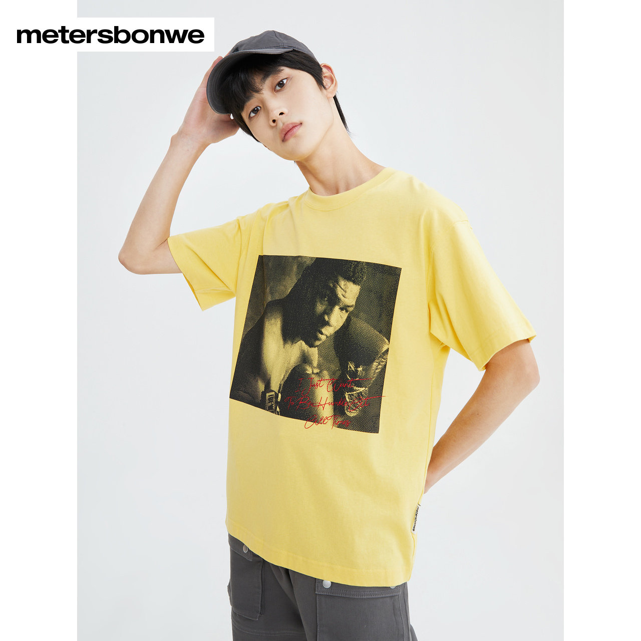  美特斯邦威outlets店T恤