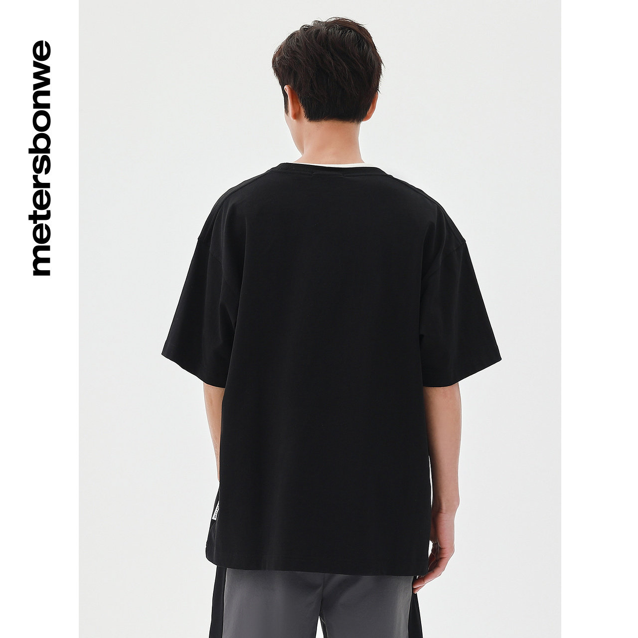  美特斯邦威outlets店T恤