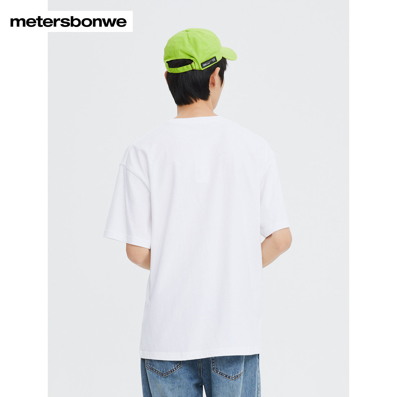  美特斯邦威outlets店T恤