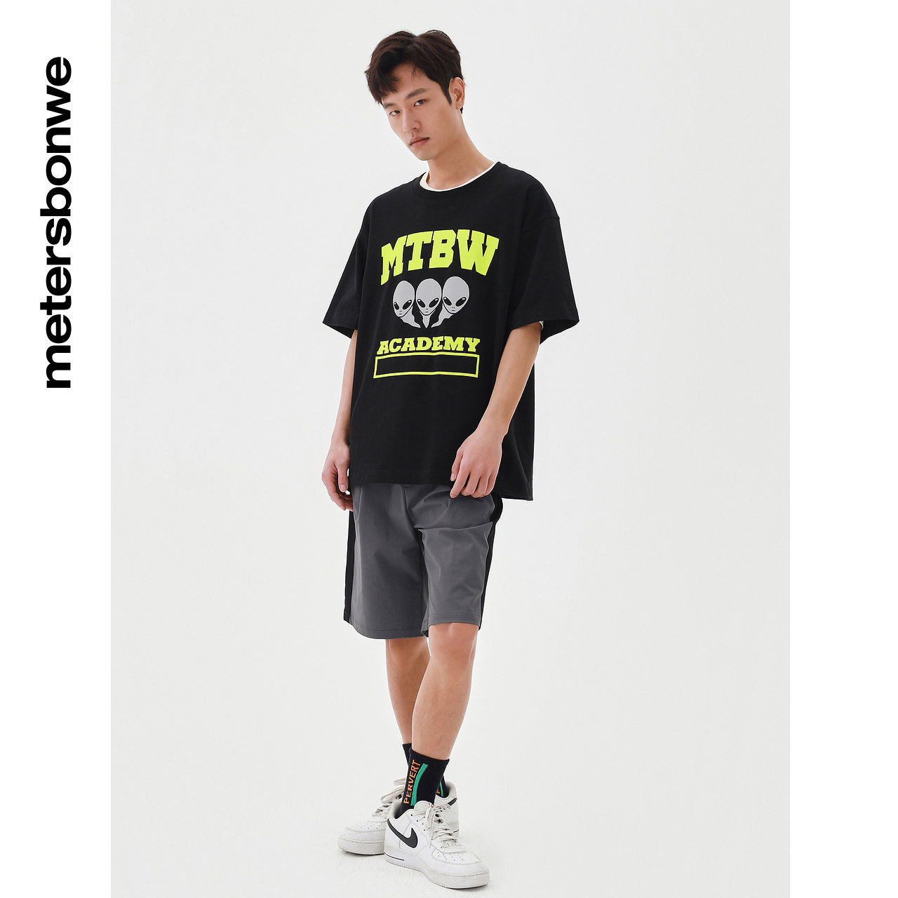  美特斯邦威outlets店T恤