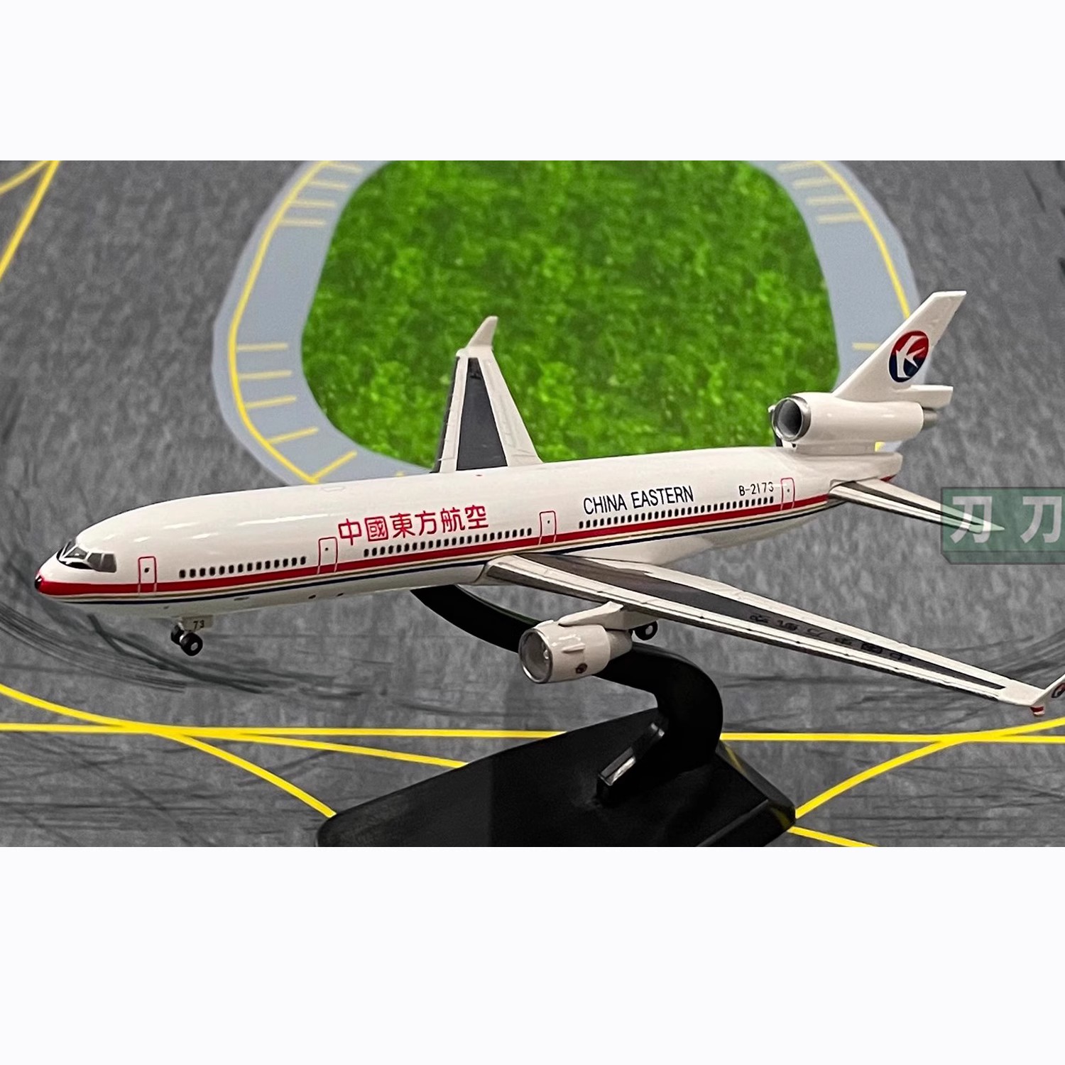 1:400东航麦道MD-11客机B-2173三发飞机模型合金仿真摆件紧急迫降-图0