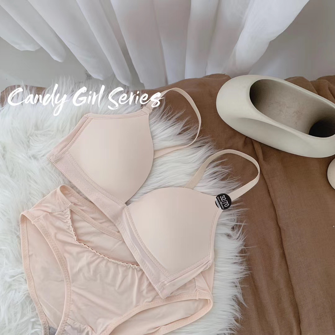 麦苓羽旗舰店小胸聚拢三角杯文胸少女学生日系bra透气薄款无钢圈内衣内裤一套1