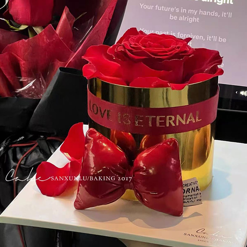 2026女神节情人节立体蝴蝶结金色围边蛋糕装饰仿真玫瑰花烘焙装扮,淘宝优惠券,粉丝福利购,淘宝优惠卷