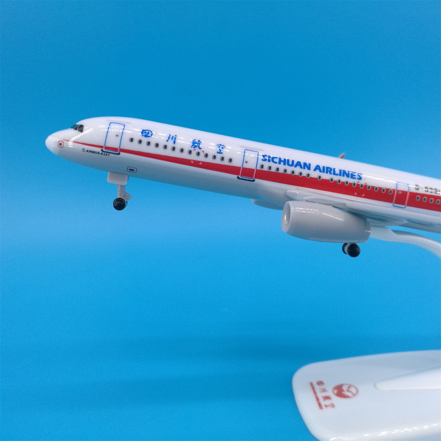 Sichuan Airlines A321 aircraft model ornaments with wheels