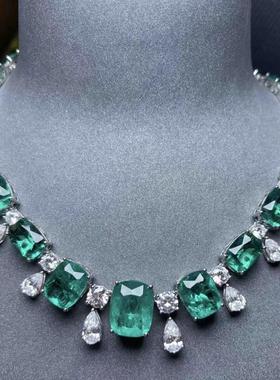 高级珠宝带棉玻璃体祖母绿高碳钻