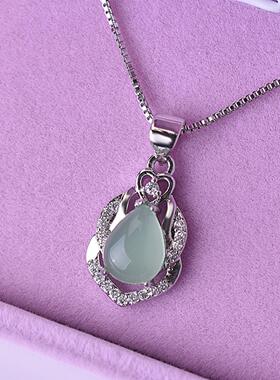 玉坠女浅色翠绿玉髓吊坠水滴梨形