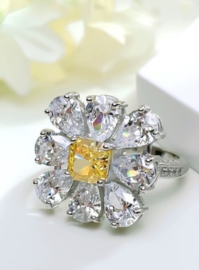 莫桑石黄钻大花朵戒指