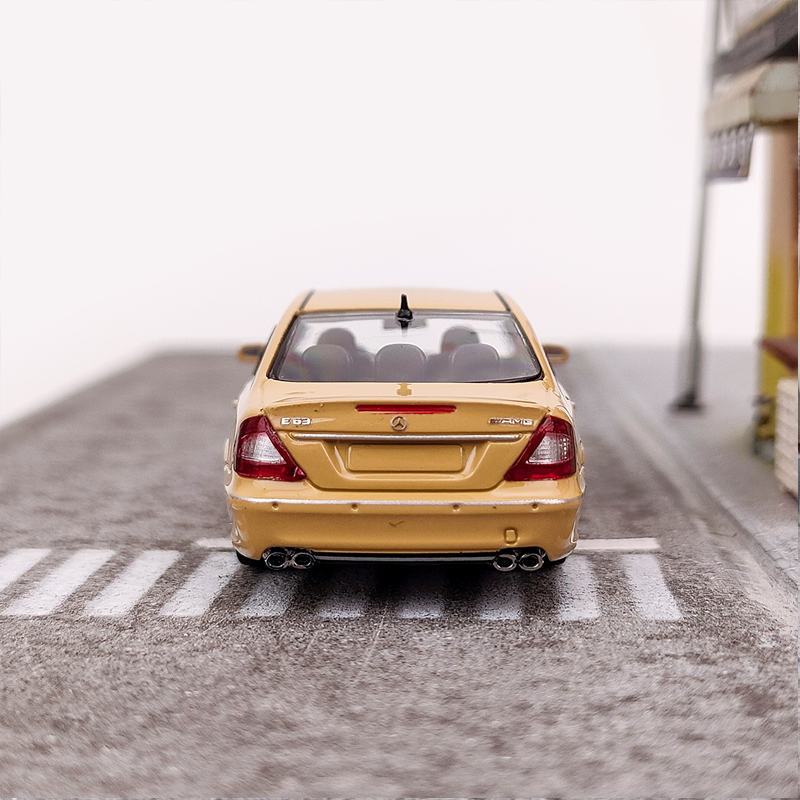 收藏奔驰E63 AMG W211 MK MODEL1:64四眼奔低趴仿真合金汽车模型 - 图2