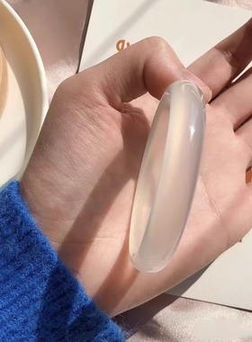 一款戴上很气质玉镯子天然玉髓