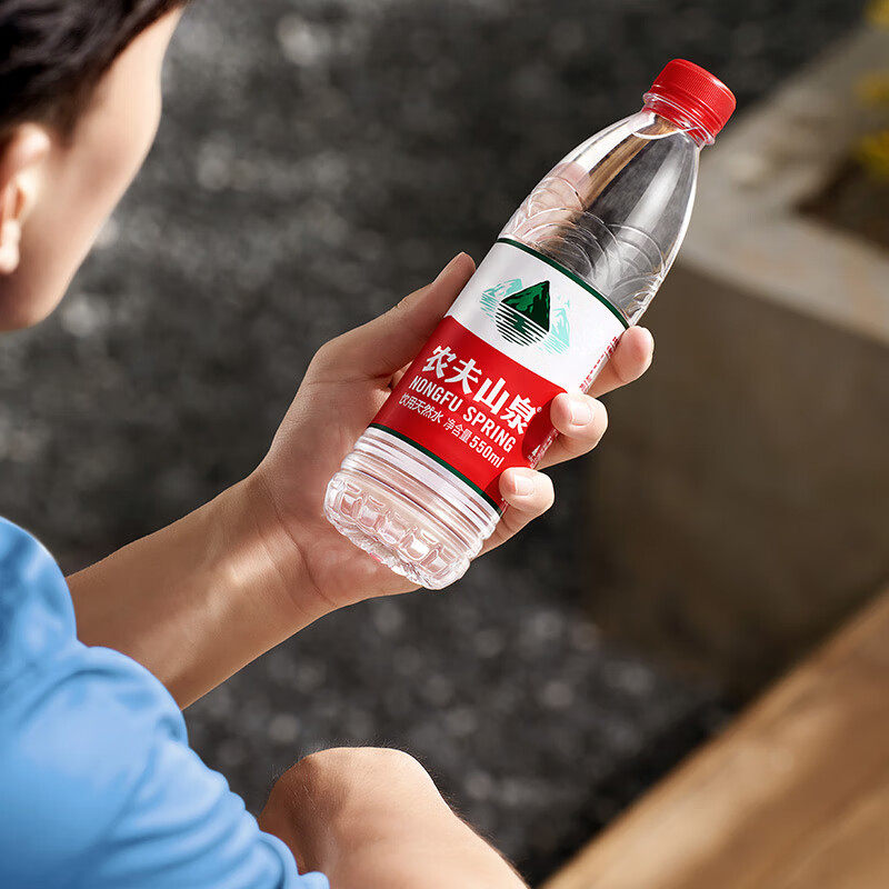 农夫山泉饮用天然水550ml*12瓶*2箱共24瓶小瓶非矿泉水包邮弱碱性