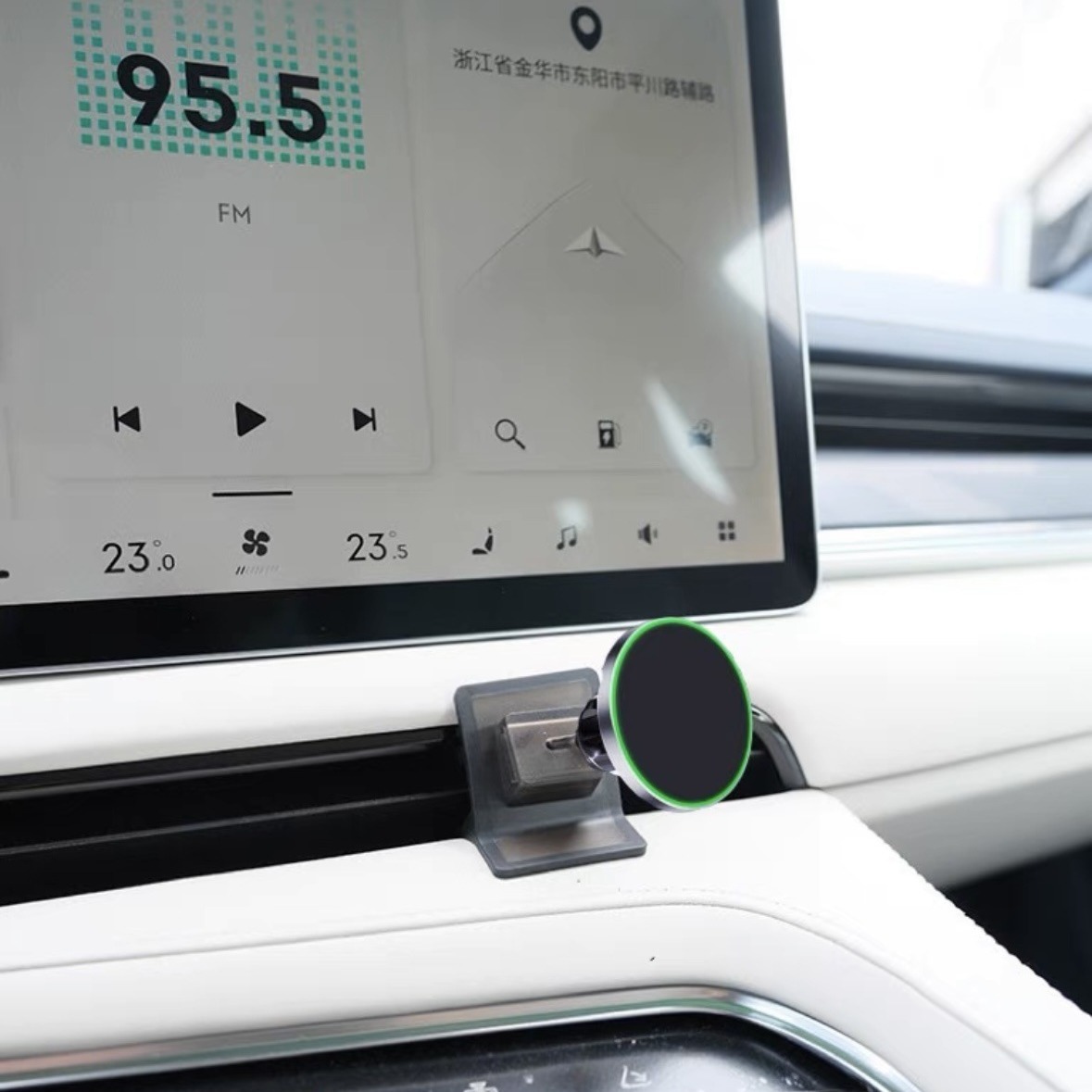 21-25款极氪001专用车载手机支架左侧中控出风口卡扣底座内饰改装 - 图0