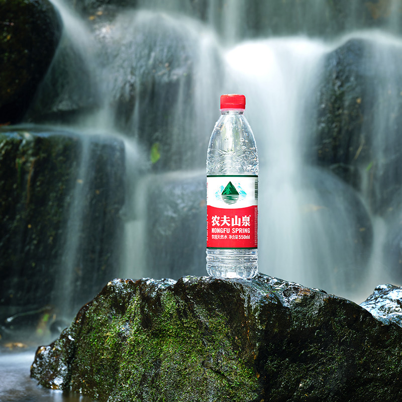 农夫山泉饮用天然水550ml*12瓶*2箱共24瓶小瓶非矿泉水包邮弱碱性