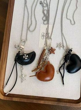 田栩宁同款棕色皮质爱心挂件项链小众高级百搭多功能长款简约配饰