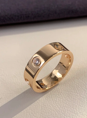 高质量卡家经典订婚戒指18K金宽窄版单钻三钻六钻满钻情侣指环戒