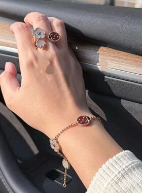 社交无压力装柜颜色品质lucky幸运手链瓢虫项链蝴蝶五花花朵18k