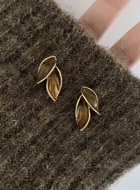 美拉德棕色耳夹女小众高级感轻奢无耳洞耳环气质百搭秋冬耳饰枫叶