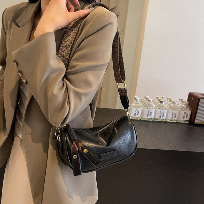 Ibrahimovic's popular bag this year 2025 new wideband crossbody bag women's retro niche pillow bag waist bag