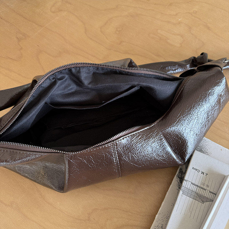 韩系ins大容量复古油蜡皮褶皱饺子包慵懒风休闲百搭牛角单肩挎包,淘宝优惠券,粉丝福利购,淘宝优惠卷