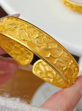 沙金仿金宽面錾刻牡丹花手镯