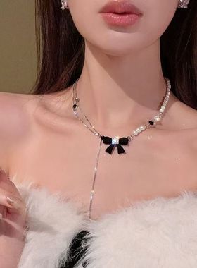 丝绒蝴蝶结项链秋冬新款小众轻奢高级感毛衣链颈链潮多层锁骨吊坠