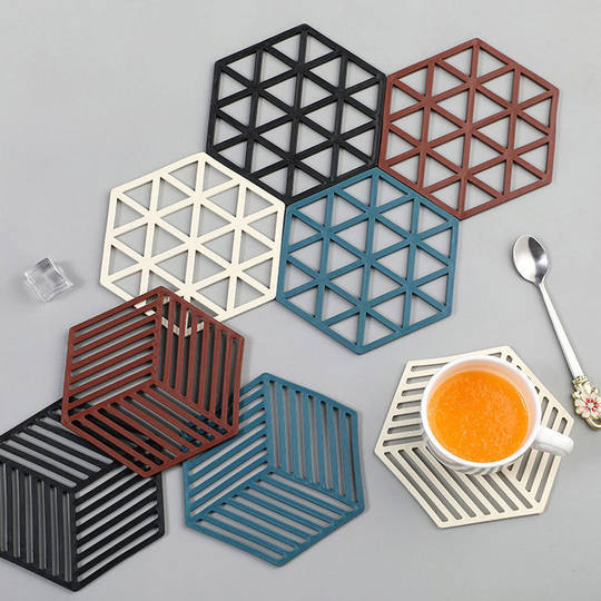 Hexagonal Nordic dining table insulation pad anti-scalding placemat 2 shapes and colors random