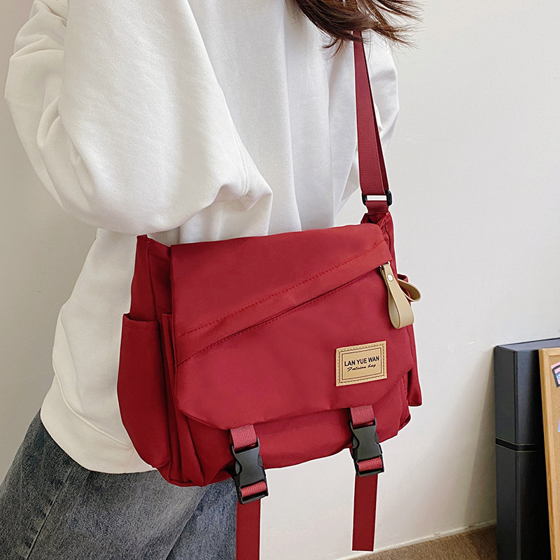 2026新款时尚大学生通勤斜挎包百搭大容量单肩包上课补习手提书袋,淘宝优惠券,粉丝福利购,淘宝优惠卷