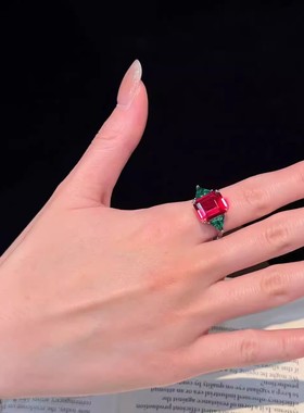 不凋零玫瑰玫红宝石两侧绿钻戒指女款爆闪食指戒指环