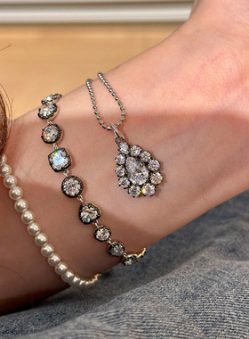 黑色闪钻几何形爱心手链轻奢高级感小众设计独特精致时尚手饰