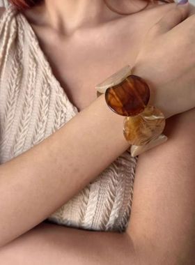 atmshop琥珀晕染圆片拼接树脂亚克力手环复古时髦气质弹力绳手镯