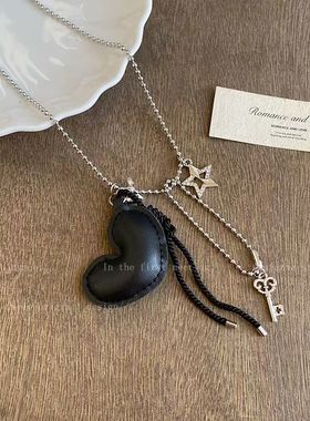 个性爱心吊坠项链女小众设计皮质长款挂脖高颜值时尚独特创意配饰