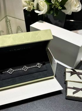 新款五花四叶草手链女镀18k黄玫瑰金红蓝紫色镭射满钻轻奢高级感