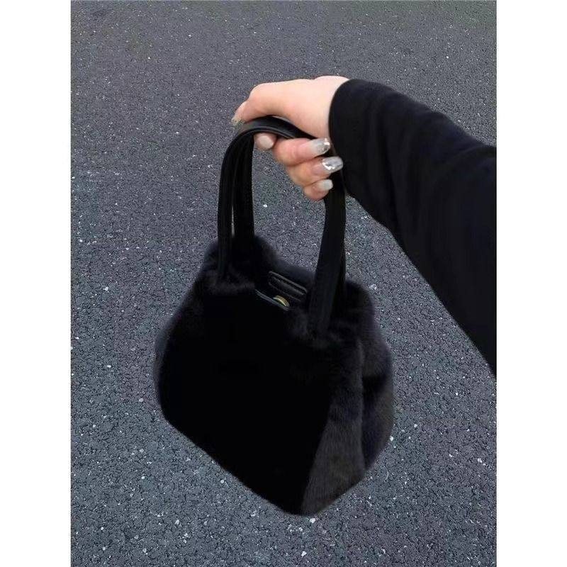 包包女2023新款秋冬毛绒包小众毛毛包手提水桶包毛茸茸单肩斜挎包,淘宝优惠券,粉丝福利购,淘宝优惠卷
