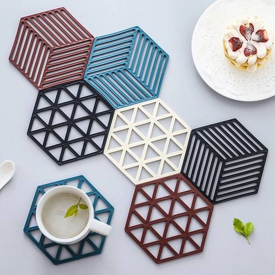 Hexagonal Nordic dining table insulation pad anti-scalding placemat 2 shapes and colors random