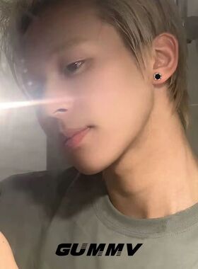 莫比乌斯环黑色耳钉小众设计耳环男女高级潮流简约耳饰防过敏几何