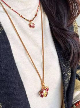 新中式轻奢小马吊坠项链女红色串珠锁骨链设计师款毛衣链长链