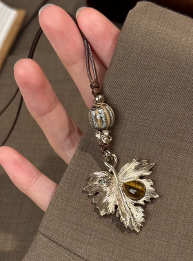 美拉德咖金色仿虎眼石枫叶编绳项链小众高级感长款毛衣链2026新款