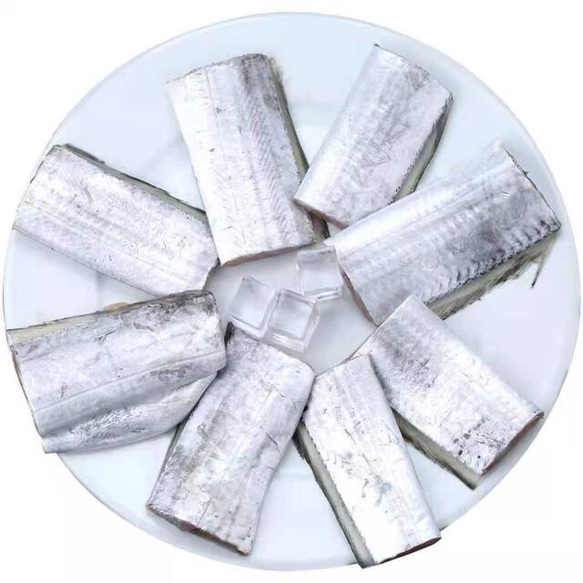 Shandong Huang Bo Sea hairtail fresh frozen ice-locked fresh section sub-tail section hairtail small eye saury section seafood aquatic products