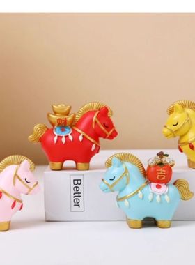 2026新年可爱生肖马吉祥物玩偶红色马到成功车载桌面招财摆件礼物