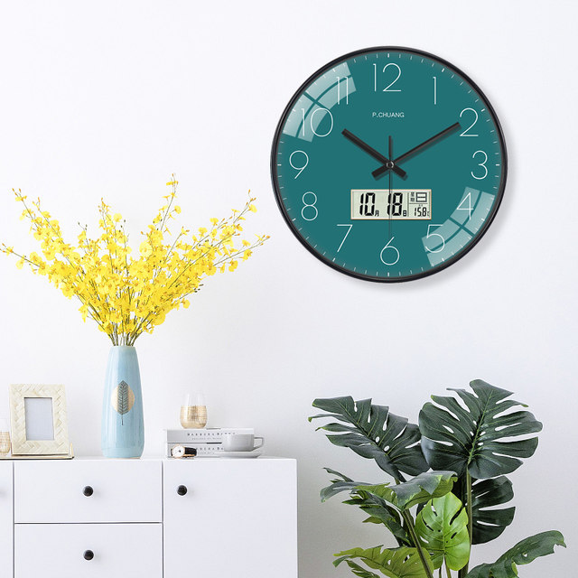 No-punch radio wave wall clock automatically calibrates and mutes