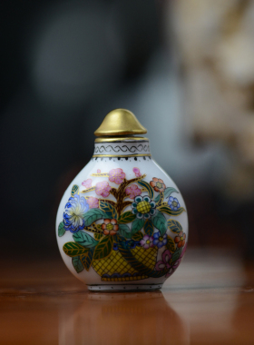 手绘陶瓷鼻烟壶景德镇摆件