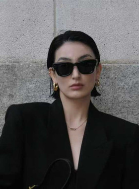 简约黑色粗框遮阳显脸小太阳镜