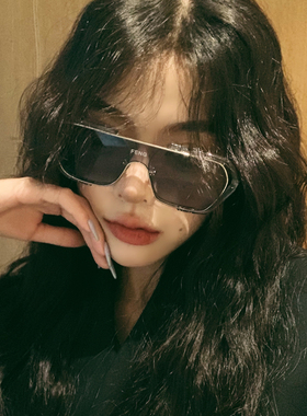 辣妹墨镜桔里凹造型复古女飞行员