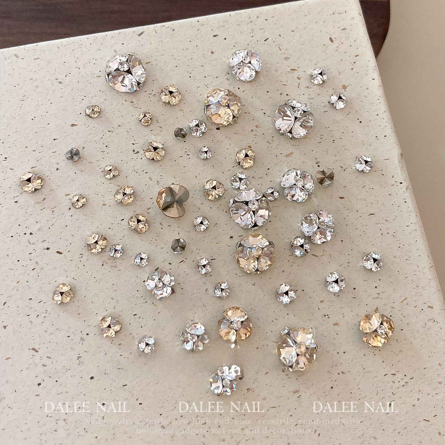 精品钻美甲成品白色香槟堆钻迷你钻球超闪堆钻无底托指甲饰品,淘宝优惠券,粉丝福利购,淘宝优惠卷